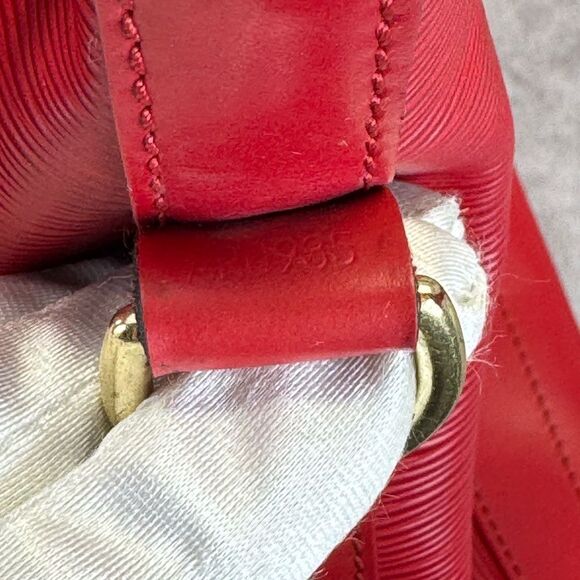 Louis Vuitton Epi Noe Vintage Large GM Bucket Bag - Picture 13 of 16